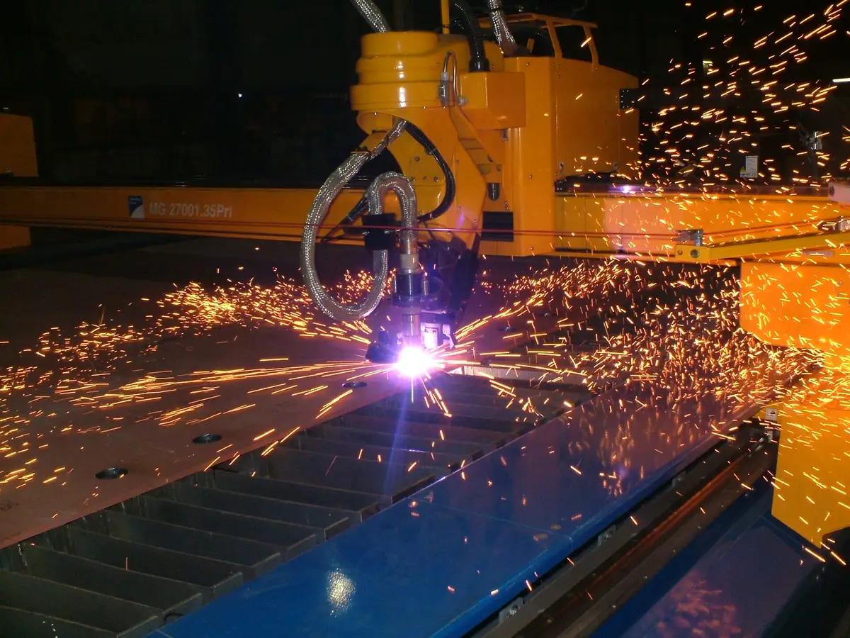 Máy cắt plasma CNC cắt thép tấm